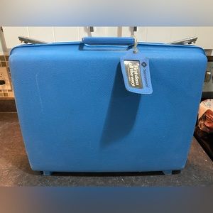 Hardshell turquoise blue Samsonite vintage suitcase